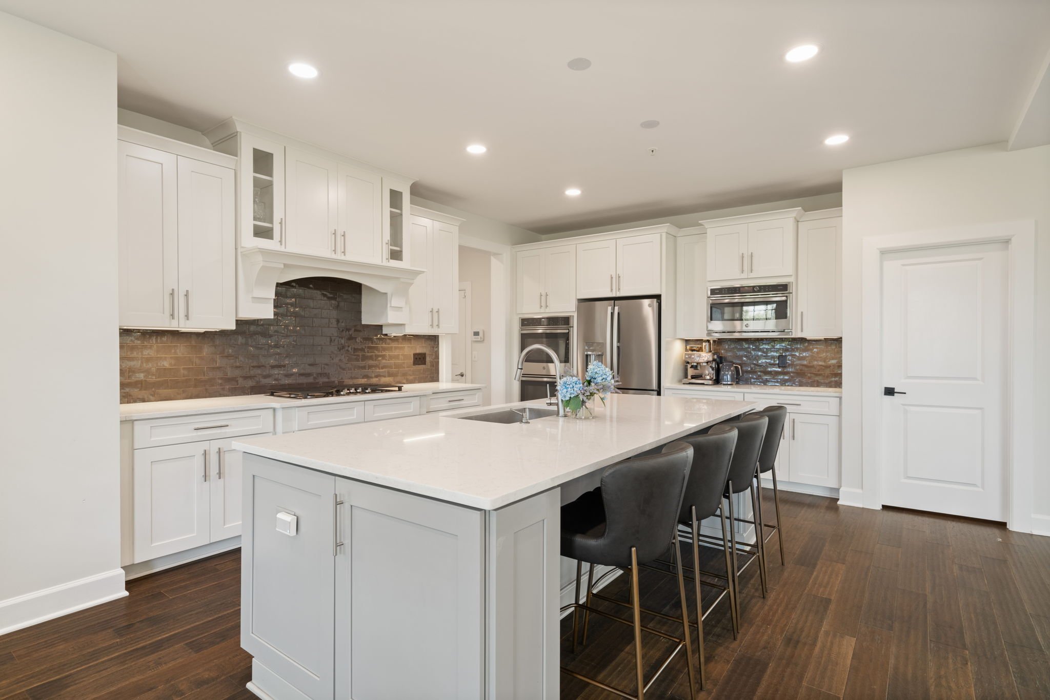 Kitchen with center island and gas cooktop